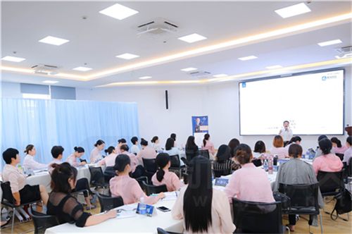 新华礼伊演讲口才.jpg